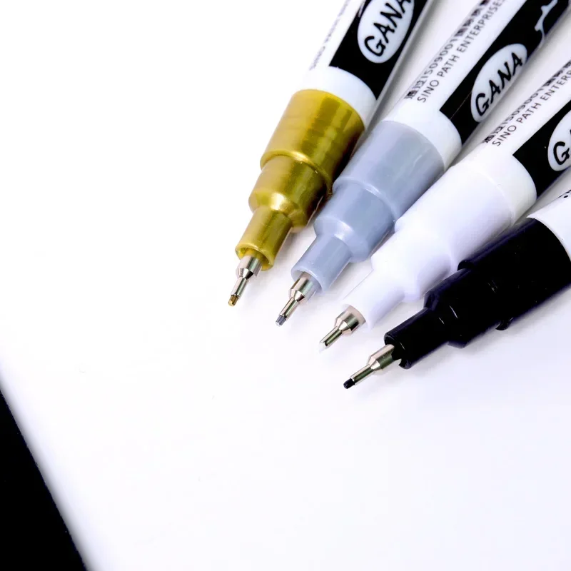 4本/セット 油性白黒永久ペイントマーカーペン 0.7mm  - Illustration Marker Set のレビューと価格